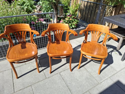 Gratis op te halen 3 eetkamerstoelen