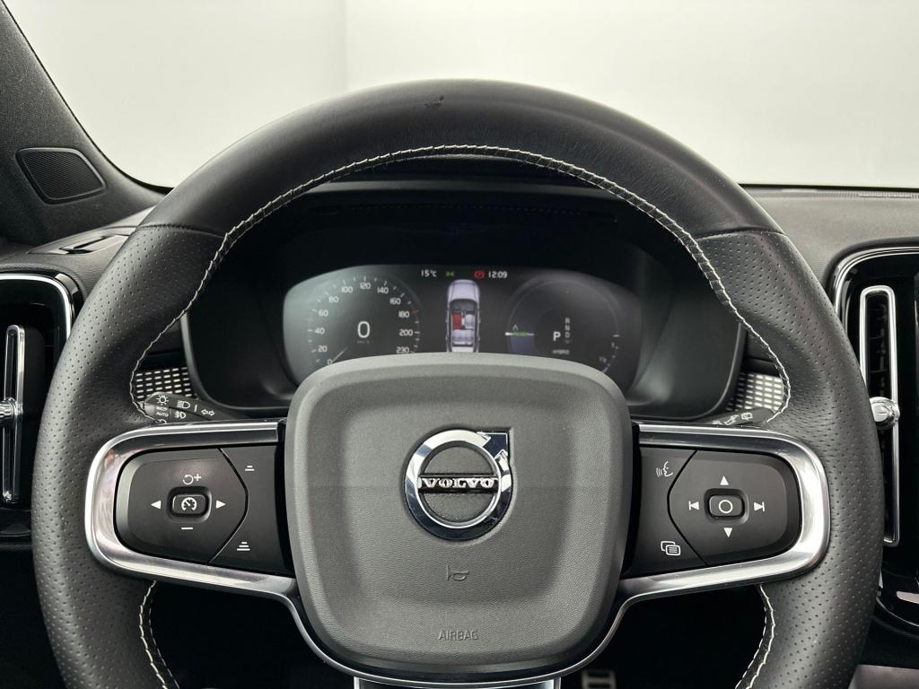 Volvo XC40 t5 262pk recharge r-design| pano| 360camera| adap.cruise| trekha