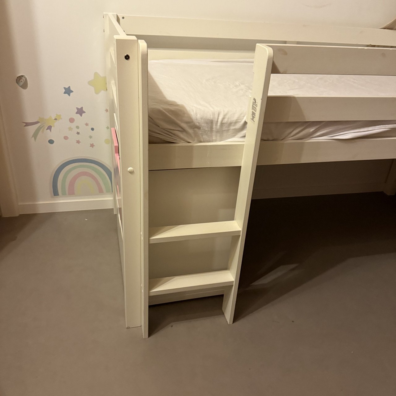 Half hoogslaper degelijk bed