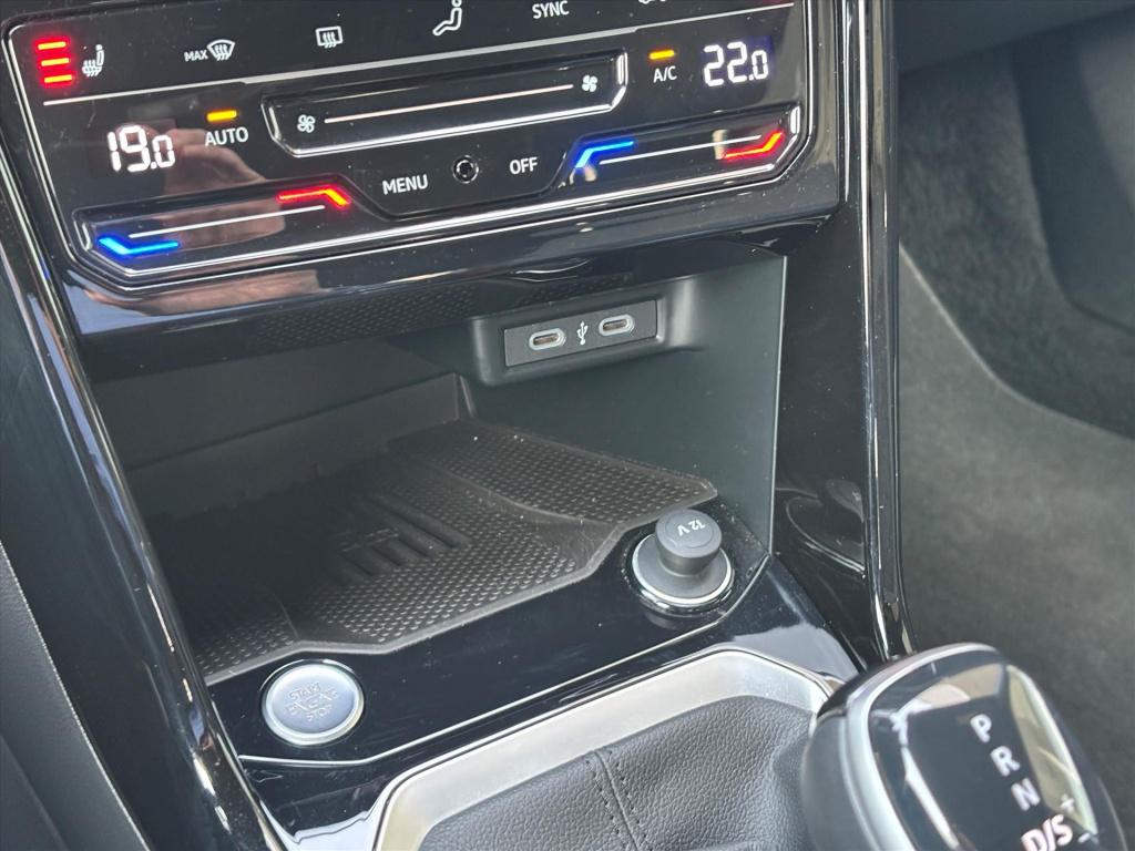 Volkswagen T-roc 1.5 tsi 150pk 7-dsg r-line|camera| dodehoek|carplay|led| r