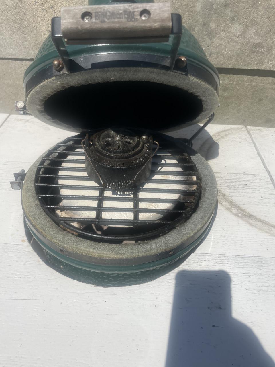 Big Green Egg. Mini. met meubel