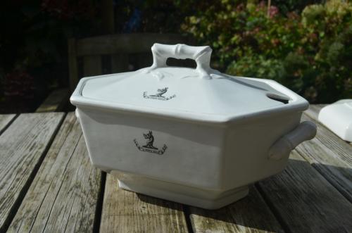 Fraaie aardewerk Engelse terrine in prima staat!