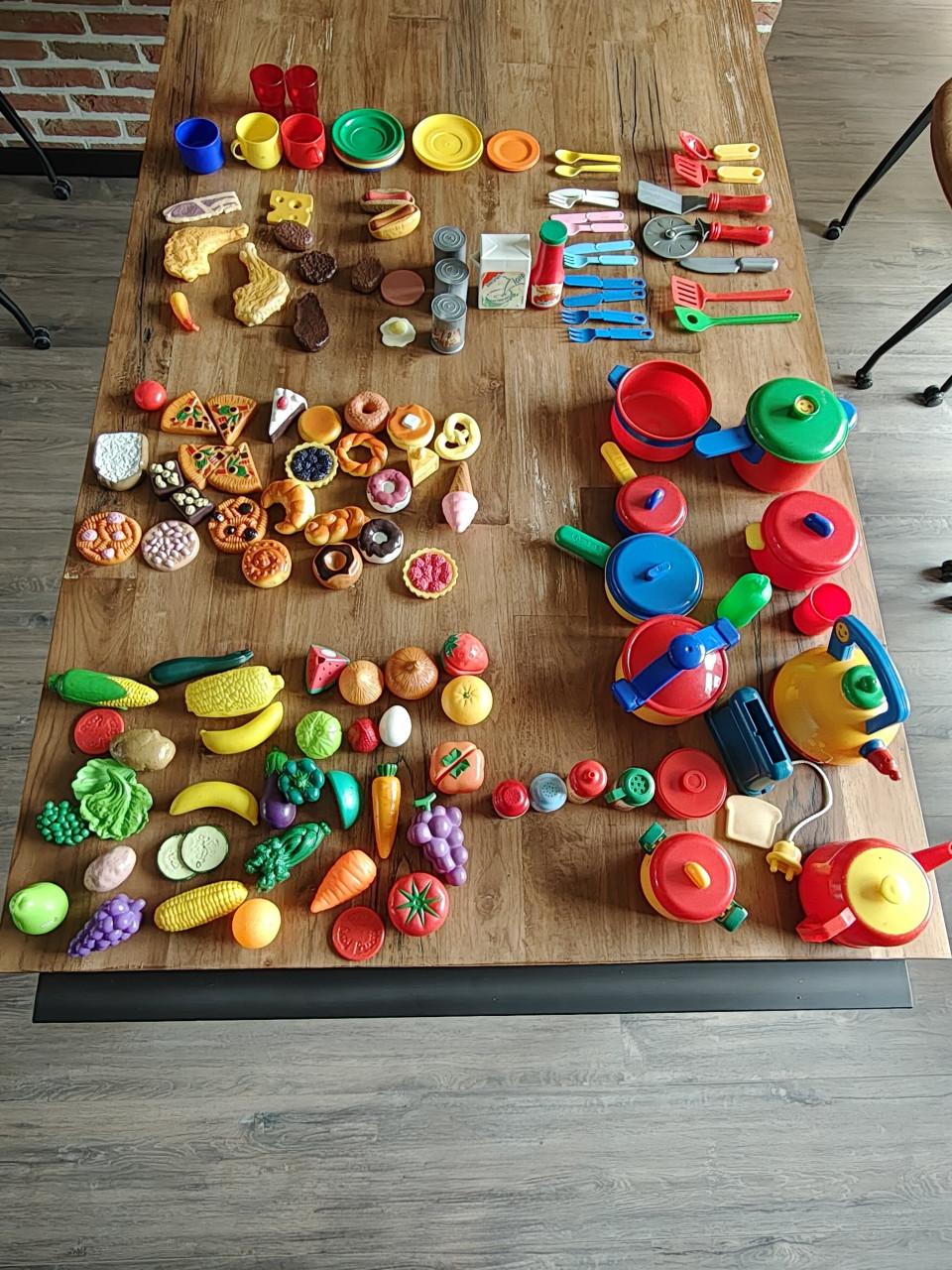 Leuke Berchet kinderkeuken met toebehoor