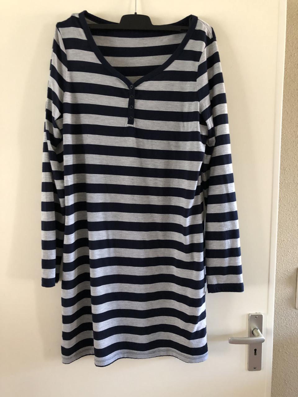 Te koop leuk setje voor in huis te dragen.(z.g.a.n.).