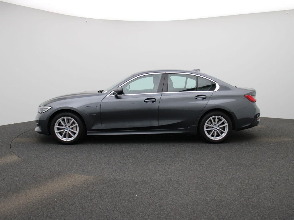 BMW 3-serie 330e | automaat | navigatie | half-leer | adaptive cruise contr