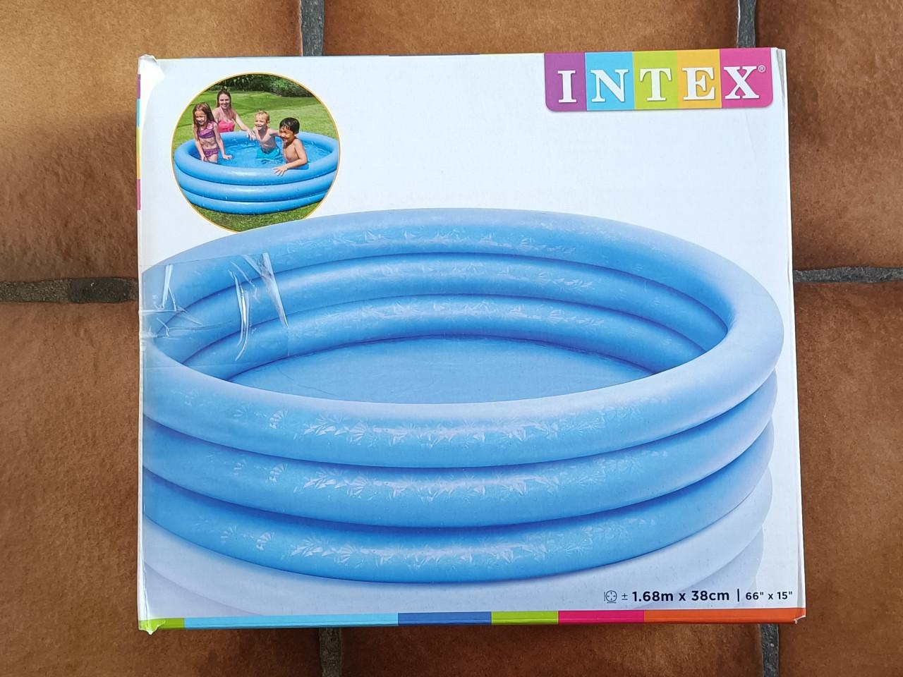 Opblaasbare tuin zwembaden, 2 stuks. Alvast voor de mooie zon dagen.