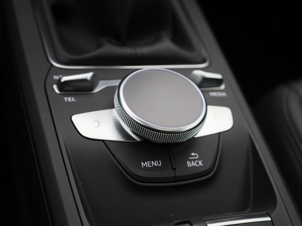 Audi Q2 35 tfsi pro line | panoramadak | stoelverwarming | leder | camera |