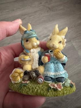 Beeldje “the Picnic” van Regency Fine Arts