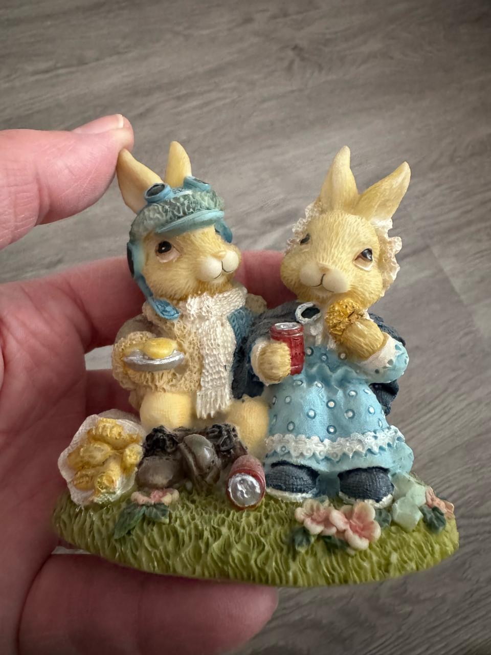 Beeldje “the Picnic” van Regency Fine Arts