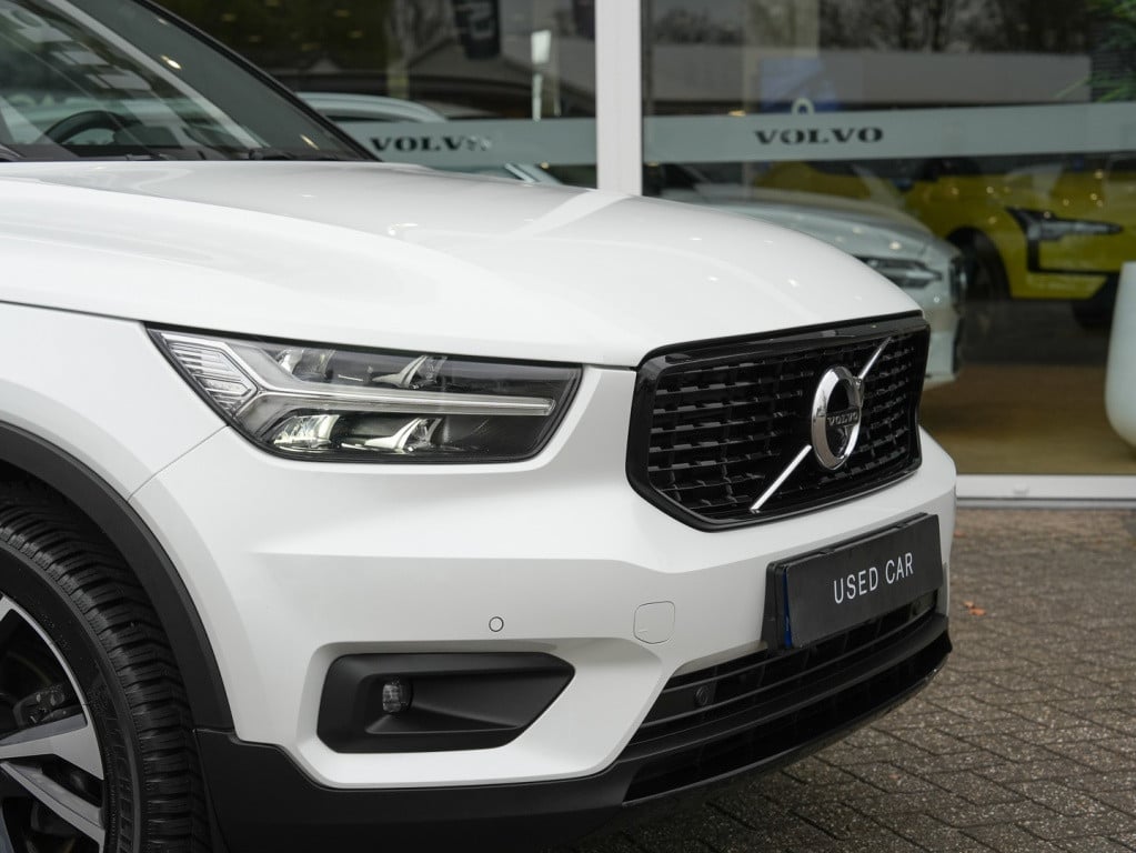 Volvo XC40 t4 190pk r-design| panodak| 360camera| 20''inch| navi| 2 zone cl