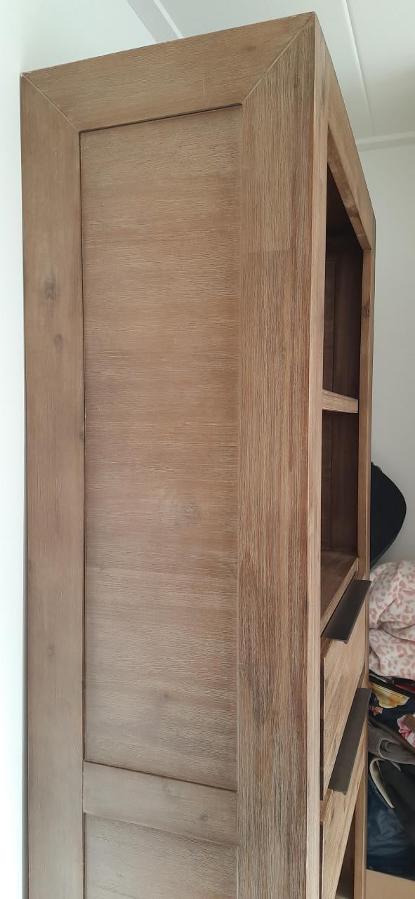 Stevige houten kast