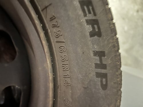 Te koop 4 stalen velgen Ford Fiesta .banden nog ong 4 mm profiel