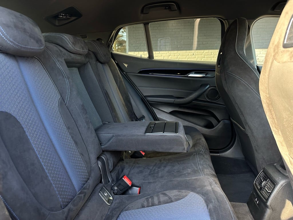 BMW X2 sdrive20i high executive // schaalstoelen // m pakket //