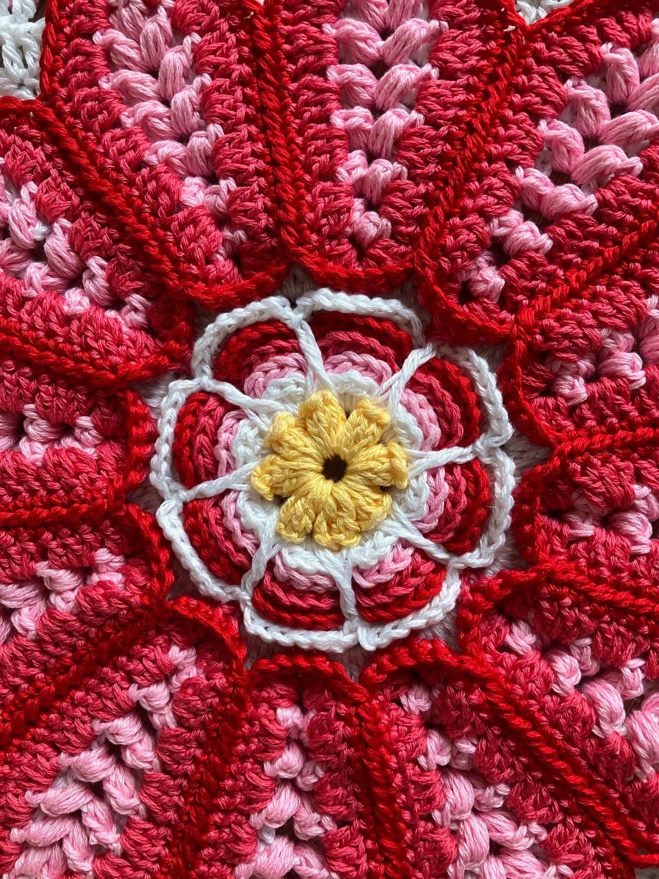 Twee nieuwe zeer mooie gehaakte aparte kleedjes