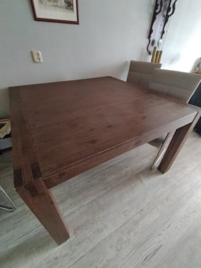 Eetkamertafel