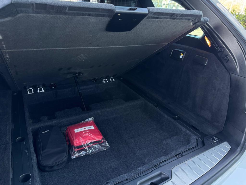 BMW 5 Serie touring 520d * leder * panoramadak * m pakket * dealer onderhou