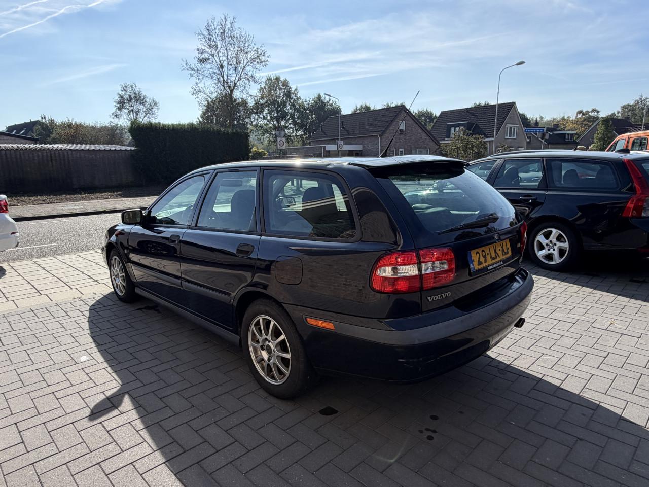 Volvo v40 1.6 2003 airco apk