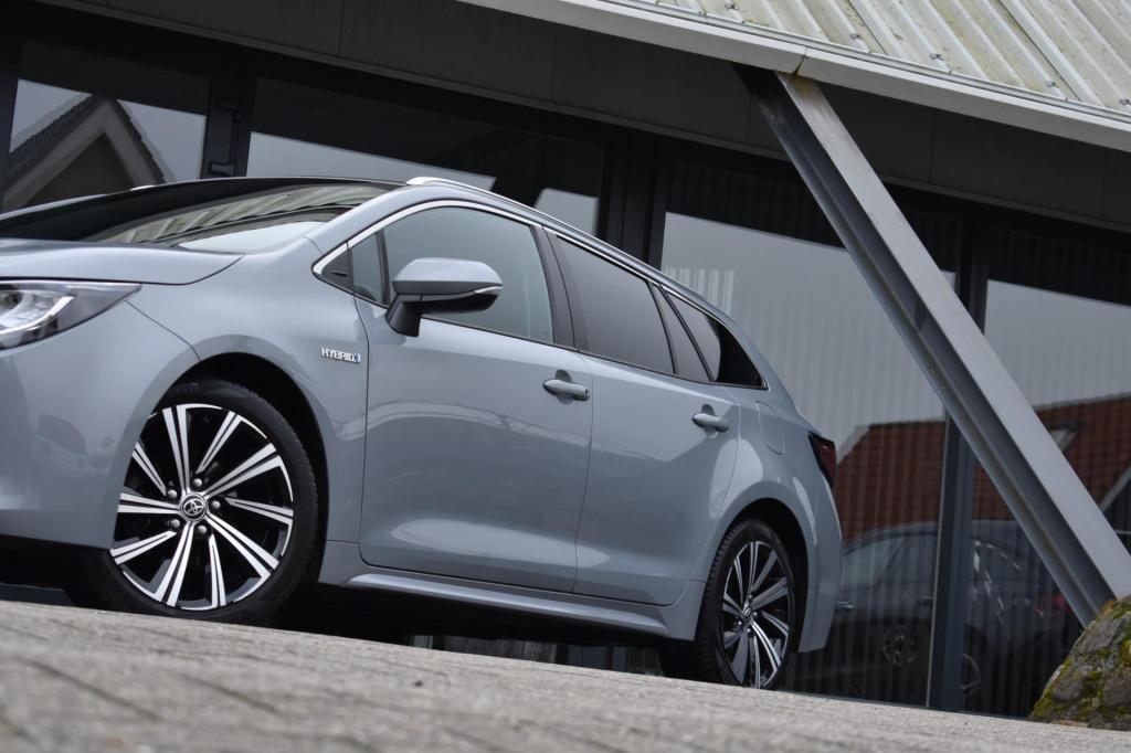 Toyota Corolla Touring Sports 1.8 hybrid dynamic | camera | stoelverwarming