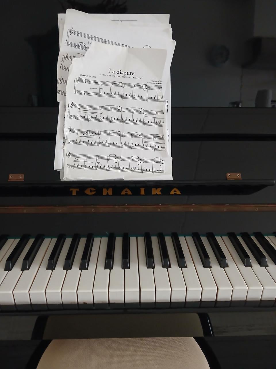Piano hooglans zwart.