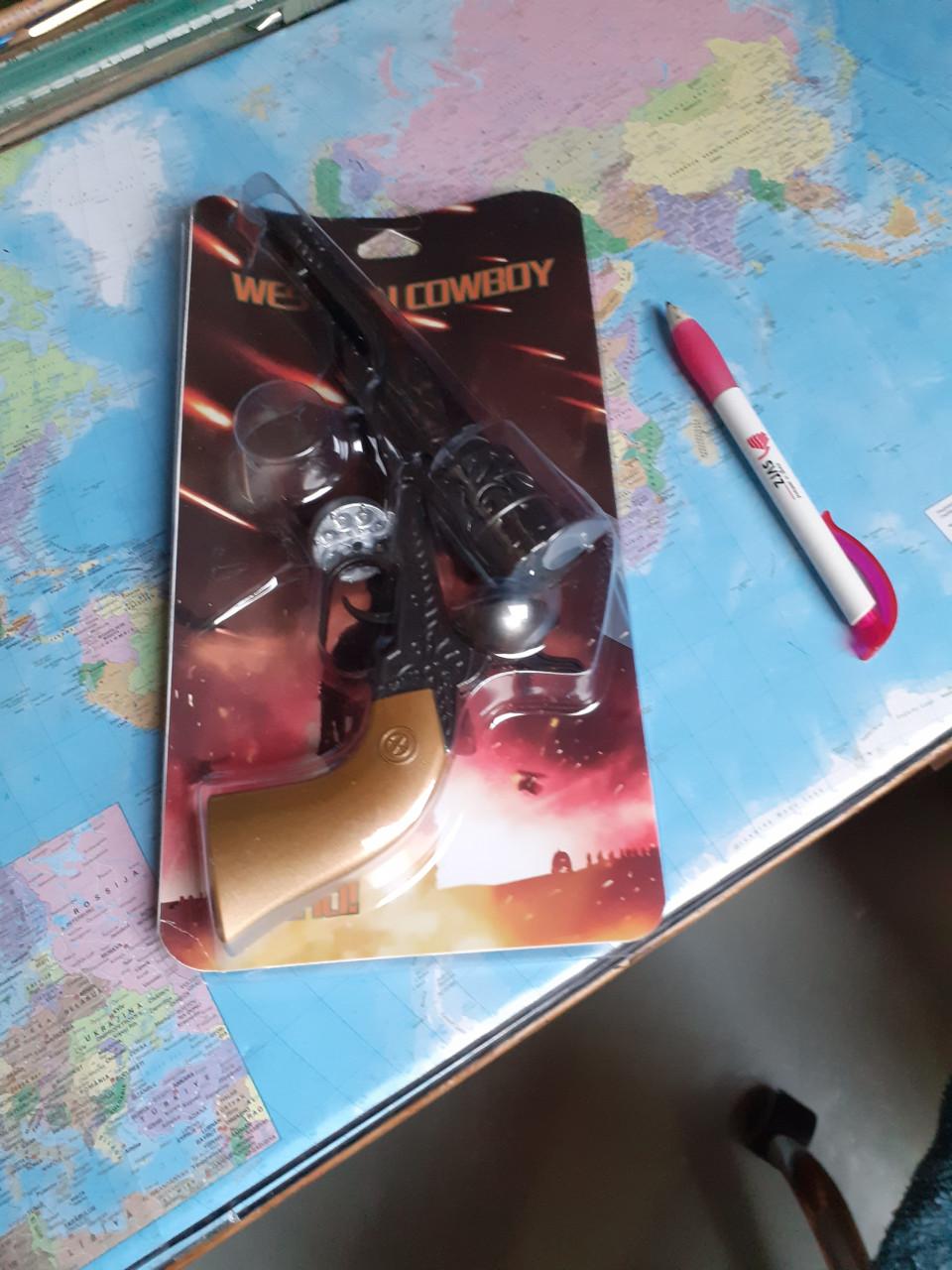 Revolver Speelgoed van metaal en plastic  24 cm lang en mooi