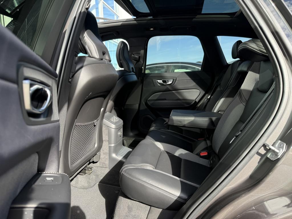 Volvo XC60 t6 398pk recharge dark r-design| panodak| adap.cruise| head-up|