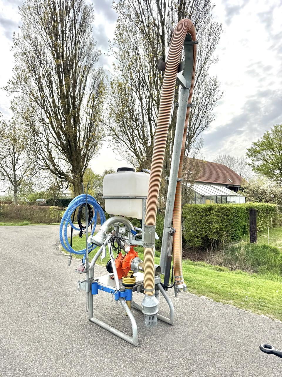 In nieuwstaat gegalvaniseerd haspel met sproeiboom + landini pomp 300/90
