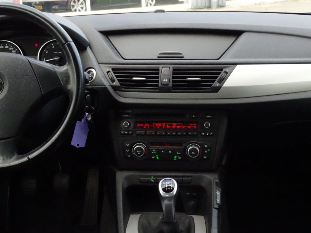 BMW X1 sdrive18i executive | bluetooth | stoelverwarming | 18"