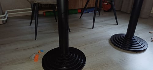 Ovale tafel met gietijzeren poten