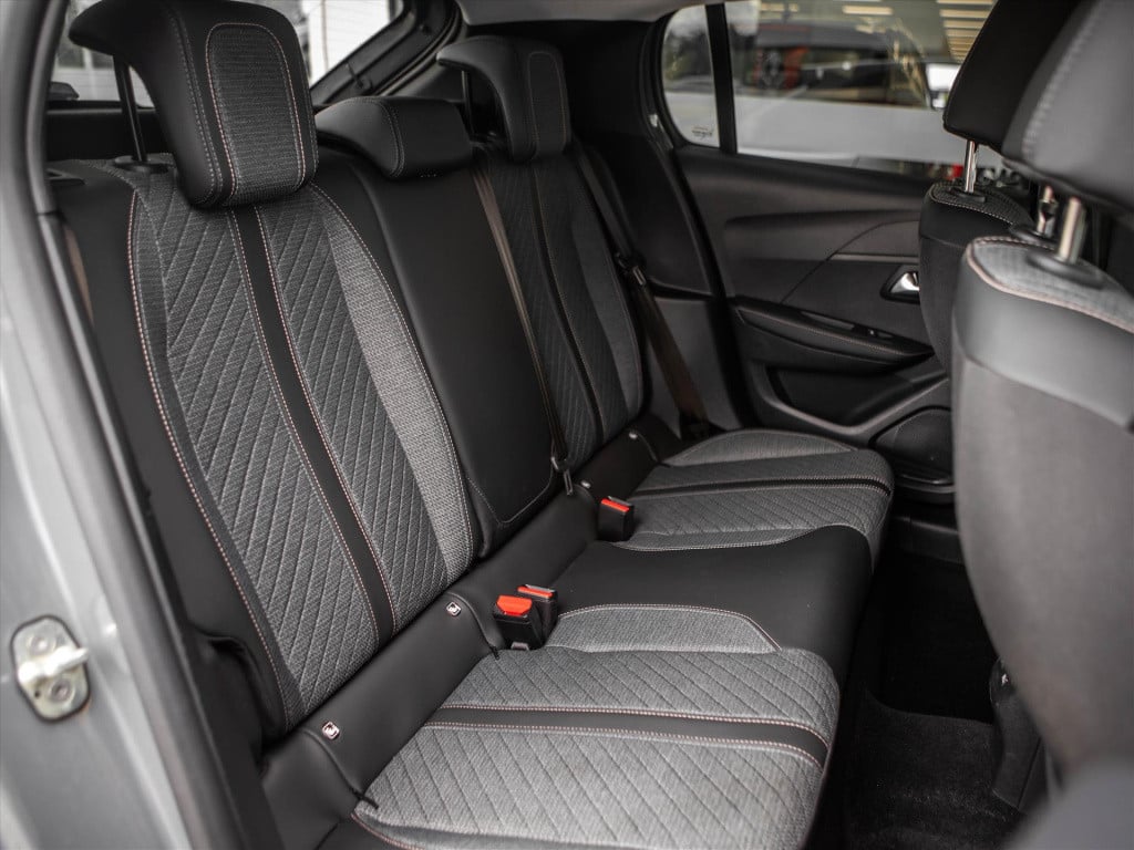 Peugeot 208 1.2 puretech 100pk allure | navigatie | acc | camera 360 | clim