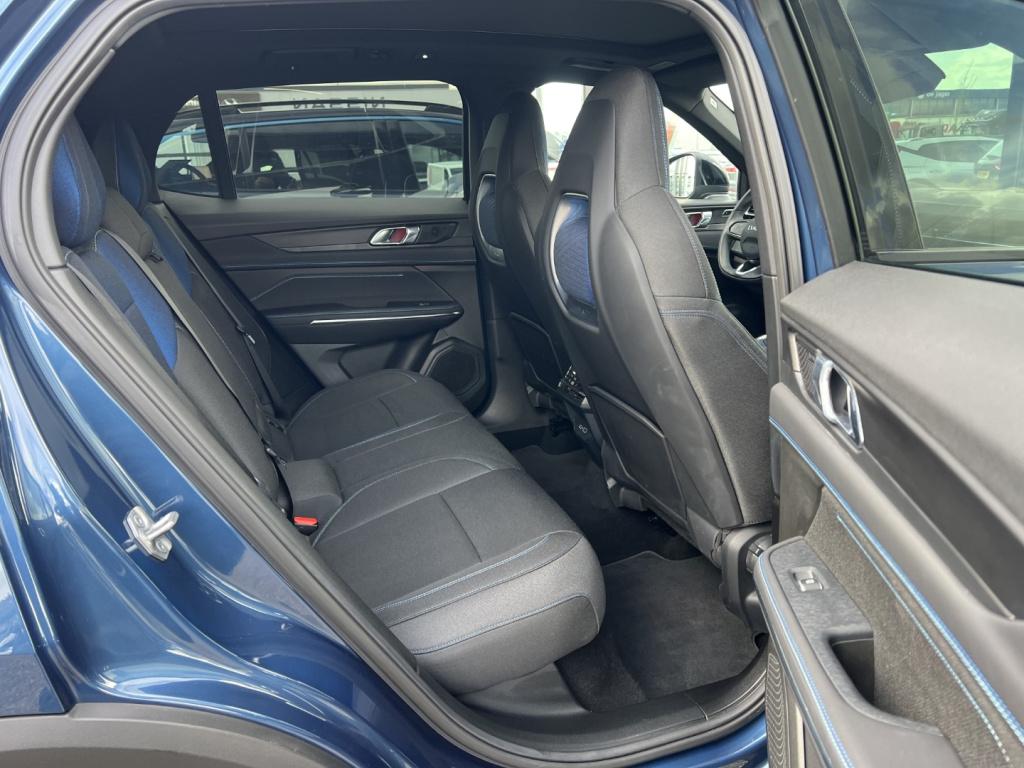 Lynk & Co 01 1.5 261pk phev 7dcth plug in hybrid , pano dak , 360gr camera 