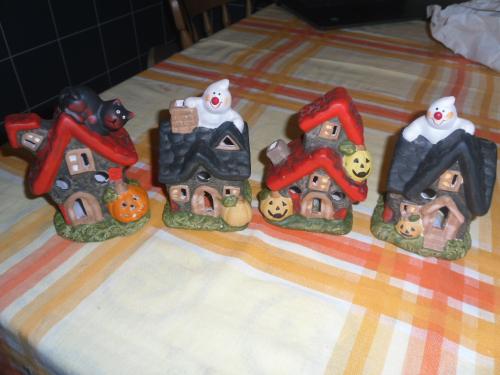 4 STENEN HUISJES MET VERLICHTING ZONDER BATTERIJ