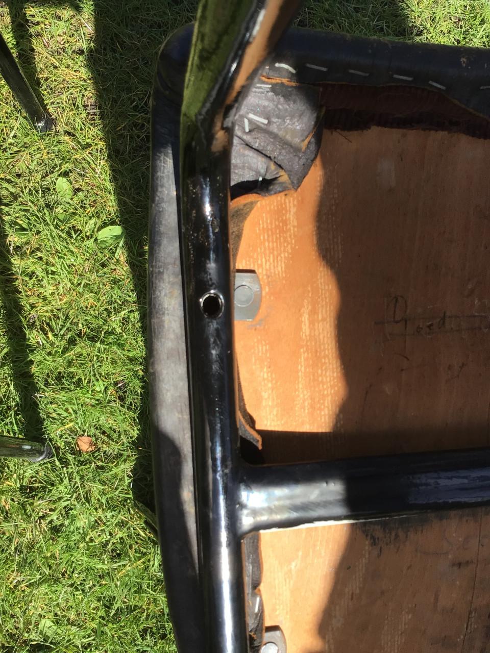 Vintage stoelen die wat liefde en zorg nodig hebben