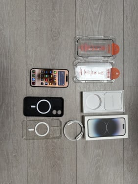 Iphone 14 pro 256GB + hoesjes + screenprotectors