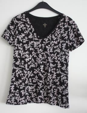 Zwart shirt met bloemen print  maat m