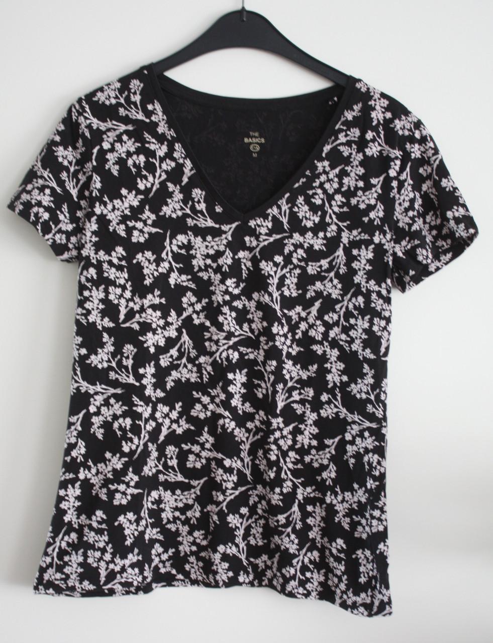 Zwart shirt met bloemen print  maat m