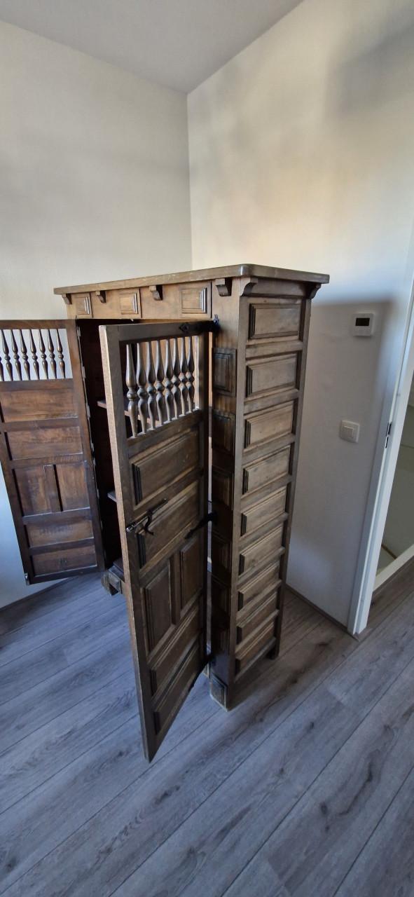 Houten antieke kast