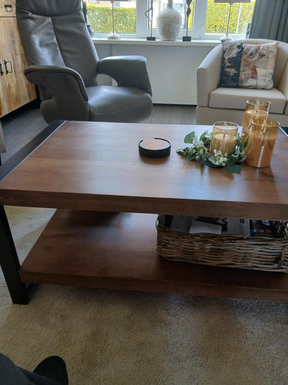Mango-walnoten salontafel