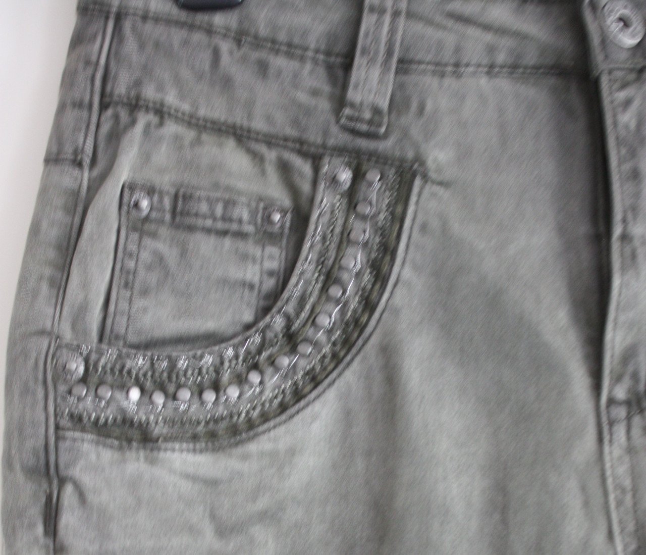 Nieuwe groen grijze broek met bewerkte zaken  maat 34