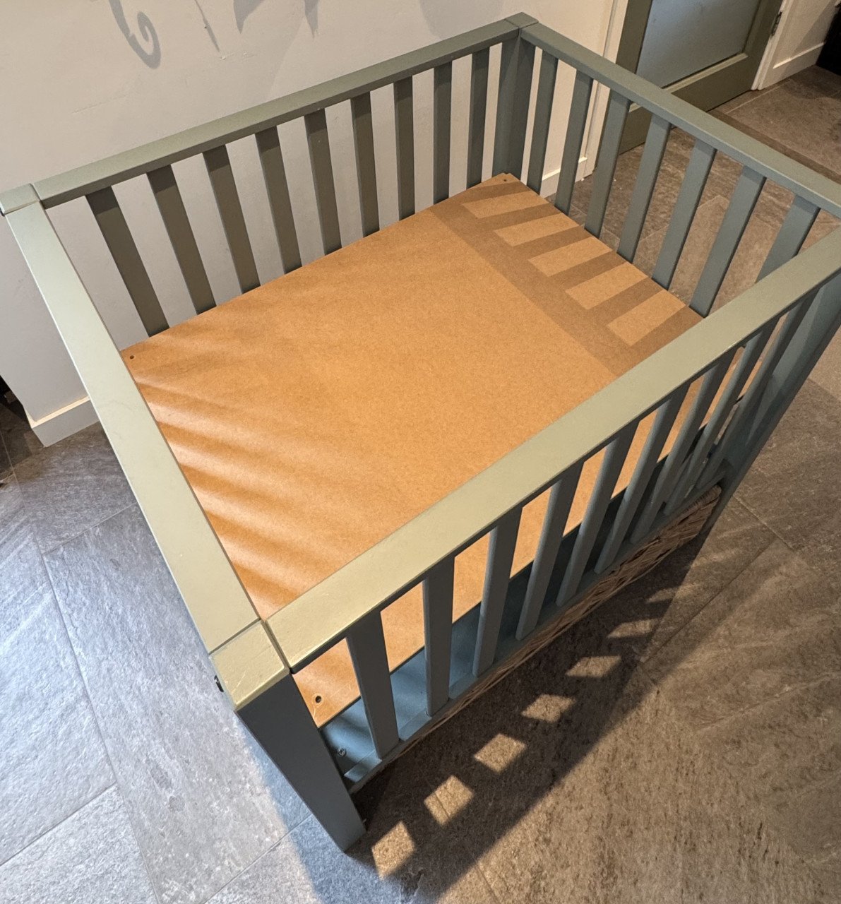 Europe baby mees box met rieten lade (groen)