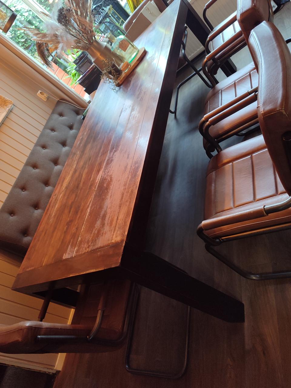 Fijne grote eettafel