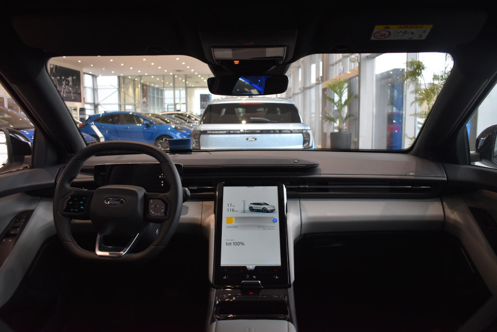 Ford Explorer premium extended range rwd 77 kwh | €2000.- korting | panoram