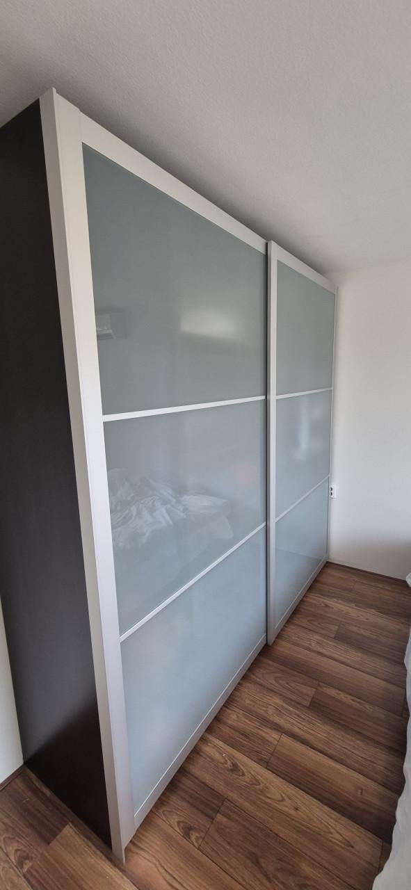 Nette Pax kast 250cm breed met deuren