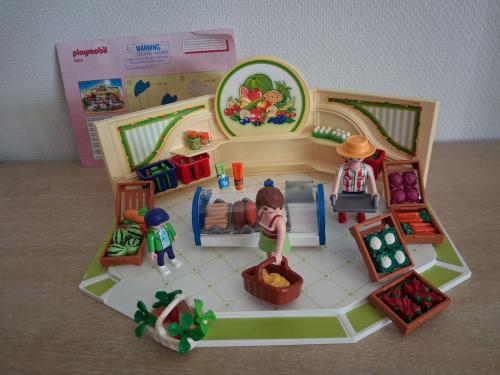 Playmobil winkel met fruit, groente, vlees, fris setnr 9403