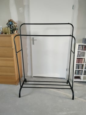 Kledingrek voor lichte kleding