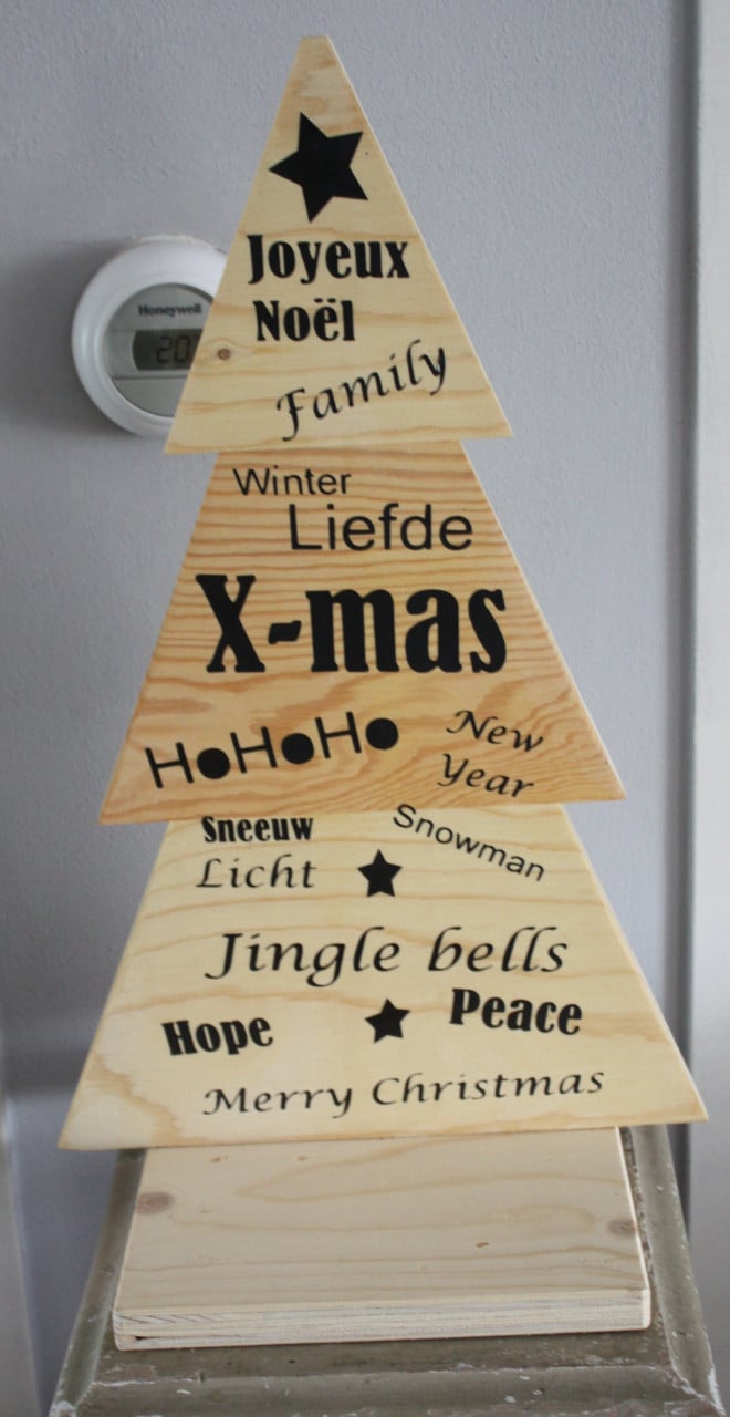Houten kerstbaam met tekst decoratie