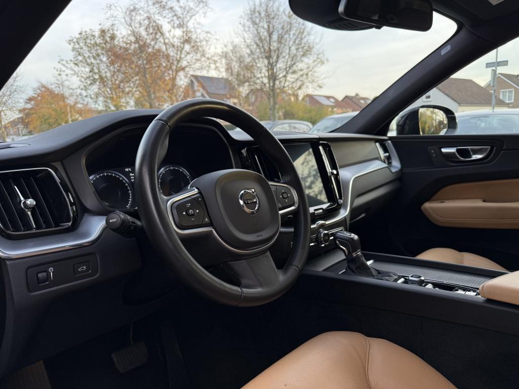 Volvo XC60 2.0 t4 momentum // 18.000km! //
