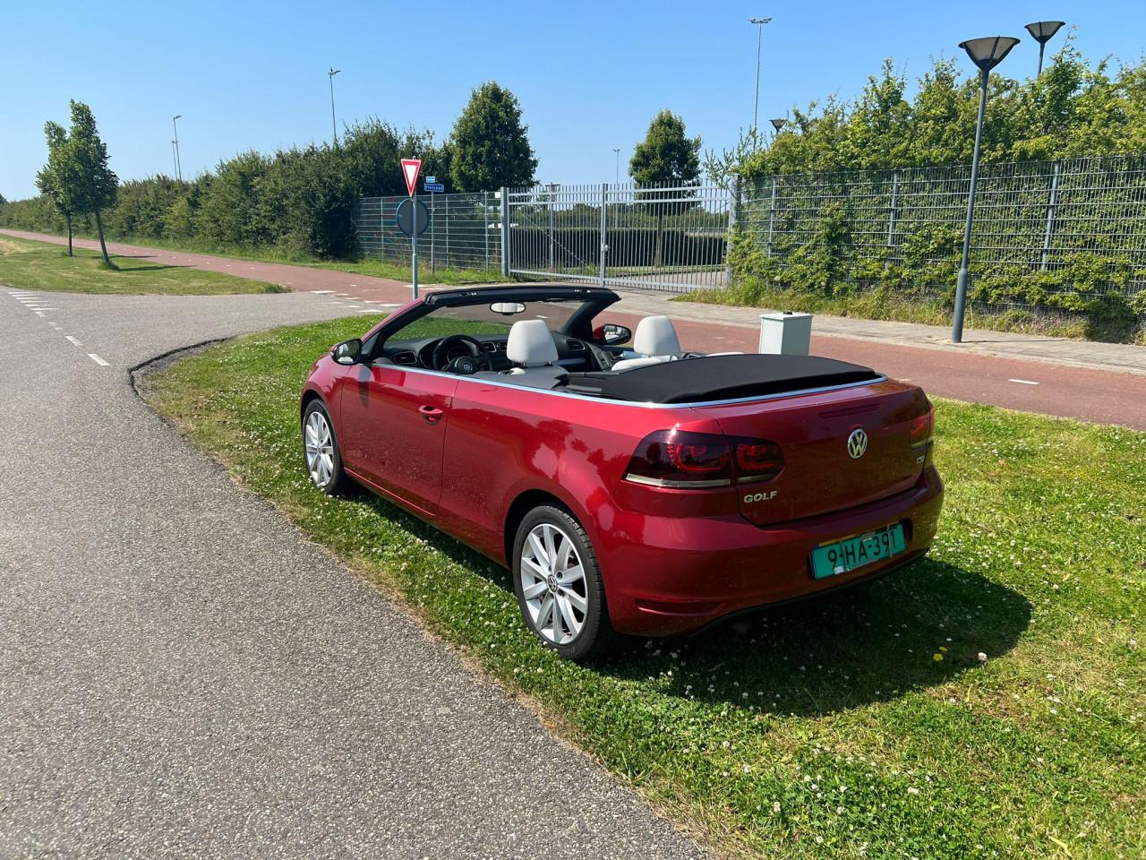 VW Golf Cabriolet uit 2012 met slechts 129.000 km LED/Airco/Leer