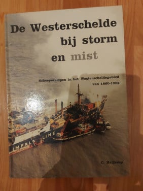 De westerschelde bij storm en mist