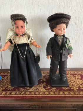 Poppen in Zeeuwse klederdracht.