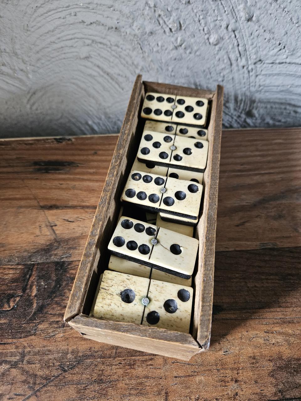 Antiek Domino Spel - van been metalen pin met houten doosje